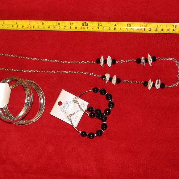set of 3 necklace, earrings, bangle bracelets - Picture 8 of 8